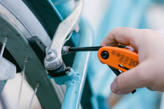 Blue Bikes Zanzibar repairs brakes